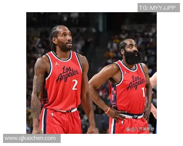 火箭与快船季后赛第四场激战回顾球迷热情高涨精彩瞬间不容错过