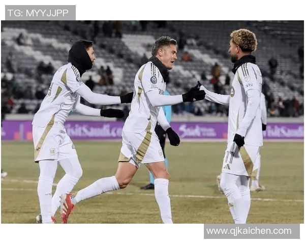 皇家盐湖城与竞技队的精彩对决展现足球魅力与团队精神的巅峰较量