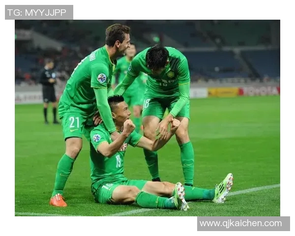 福冈黄蜂与群马的激烈对决展现足球魅力与团队精神