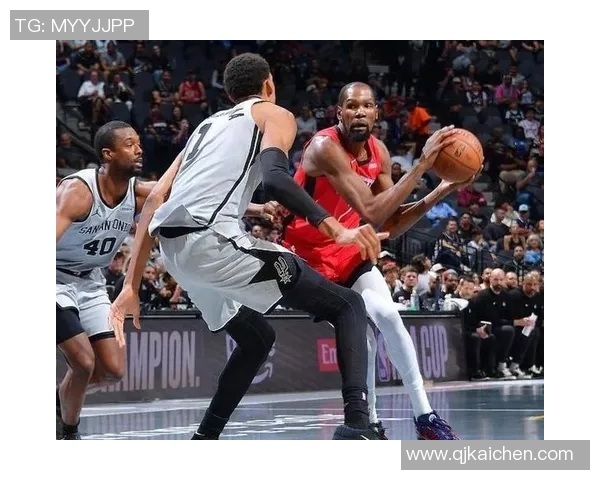 马刺与火箭激战正酣5月12日精彩对决引发球迷热议 马刺与火箭激战正酣5月12日精彩对决引发球迷热议